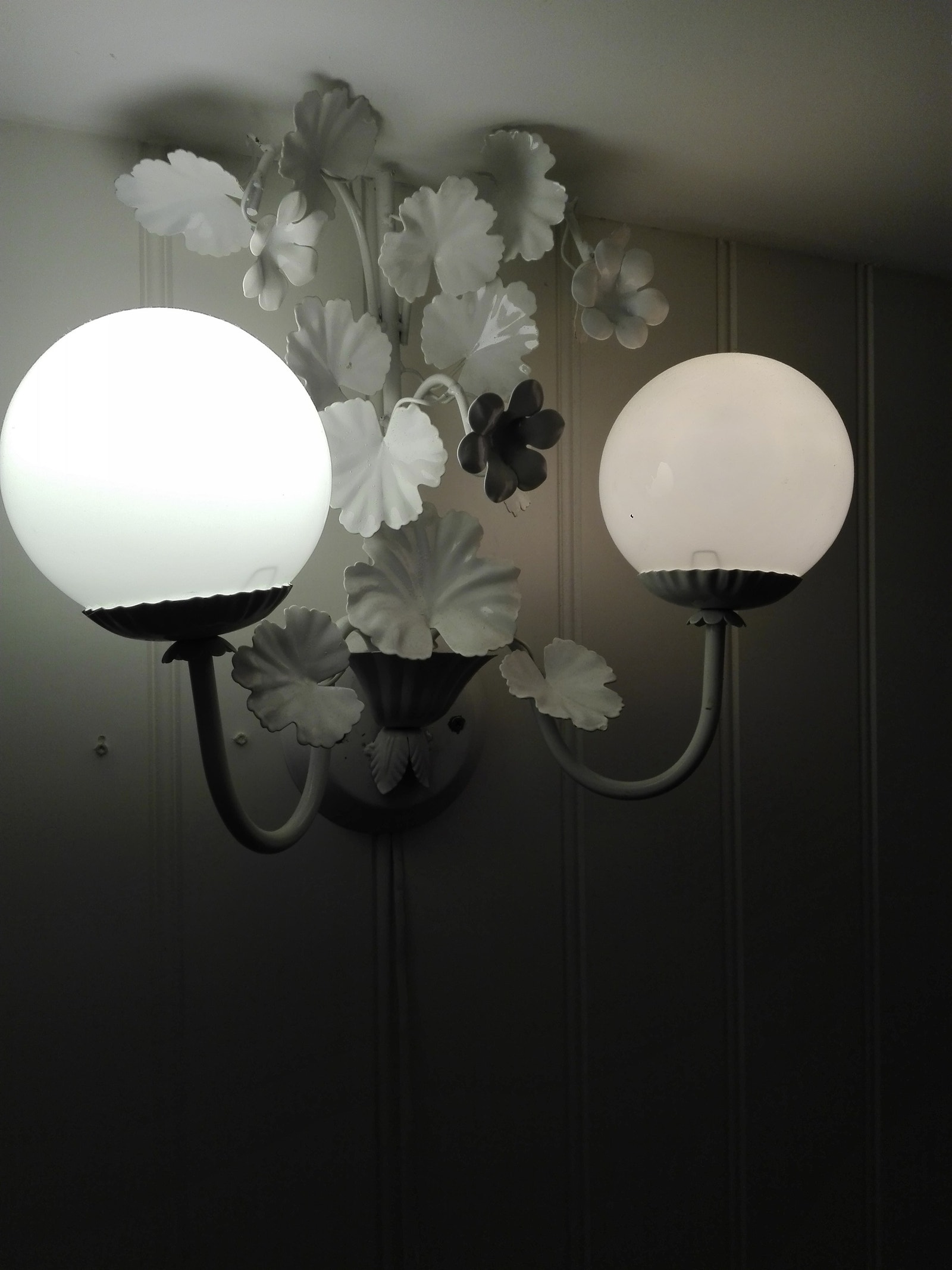 Lampedetalj fra toalett. Galleribilde