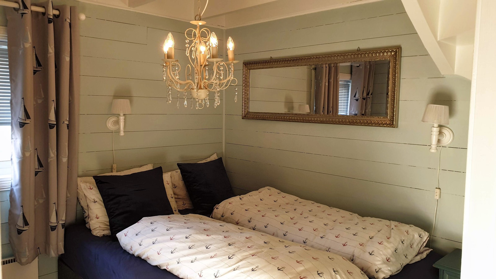 Soverom i første etasje med dobbeltseng Galleribilde