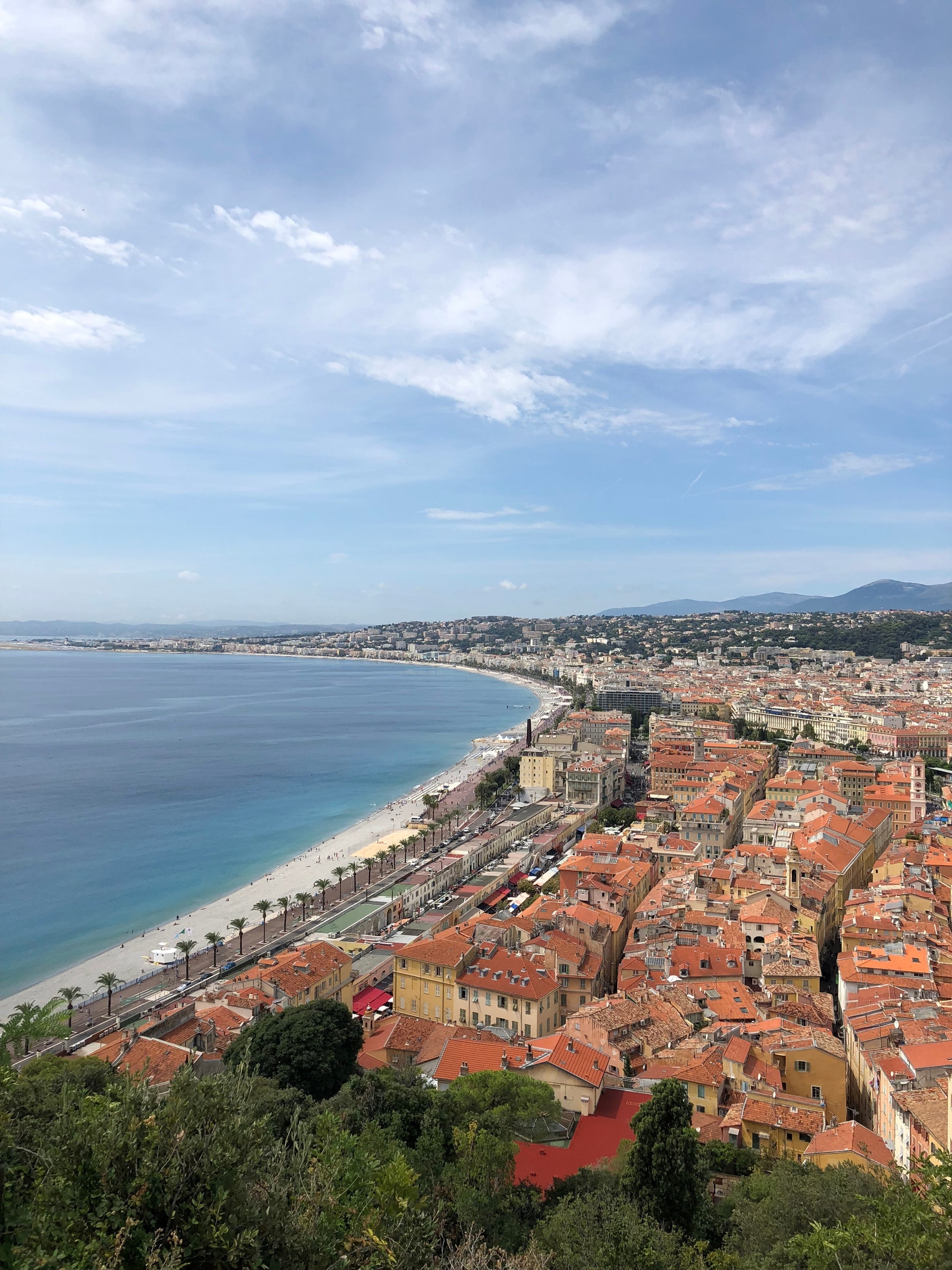Kort gåtur opp til Castellet for flott utsikt over hovedstranda i Nice. Galleribilde