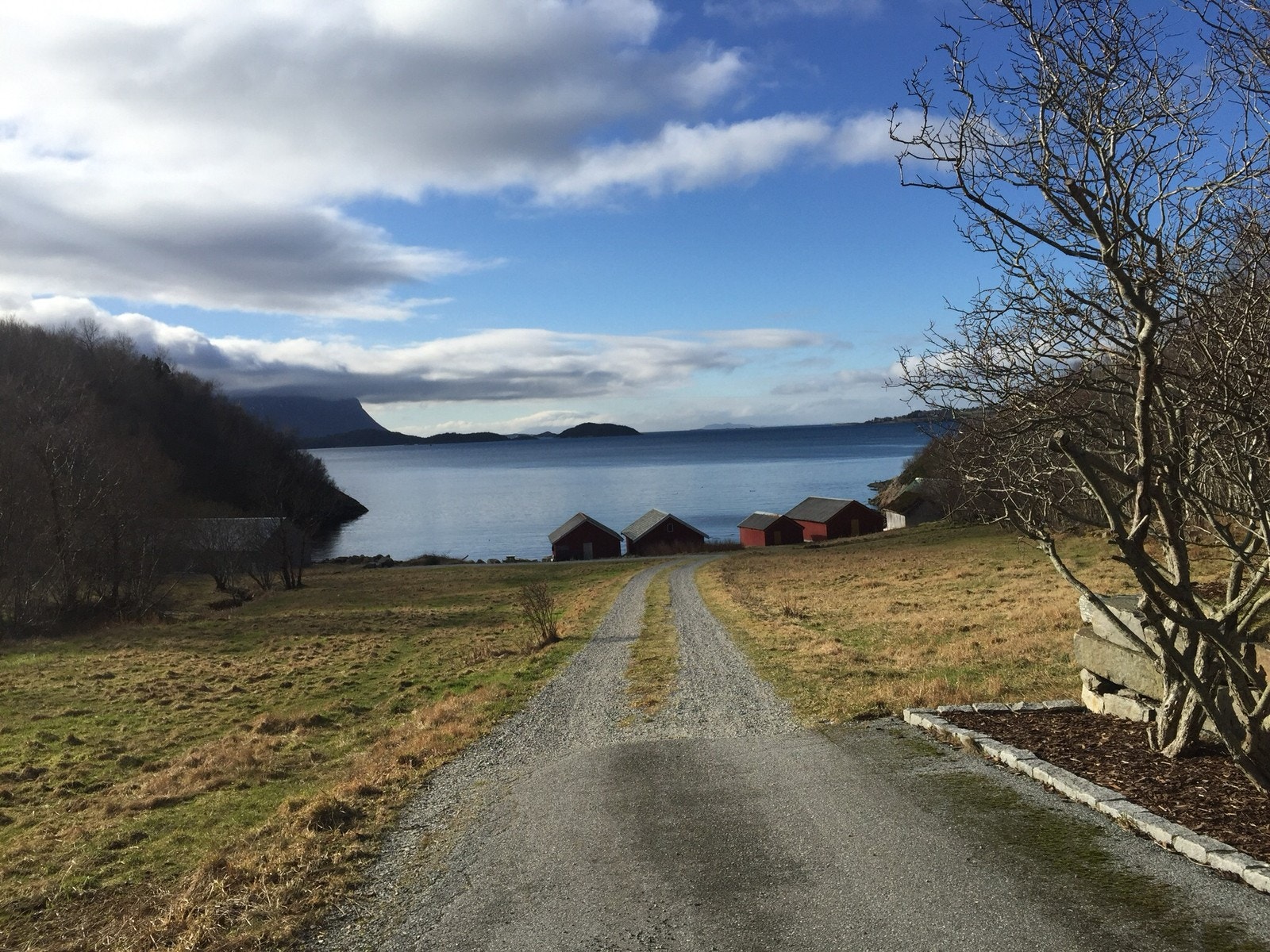 Fint å gå tur fra leiligheten og rett ned til sjøen. 2 minutter Galleribilde