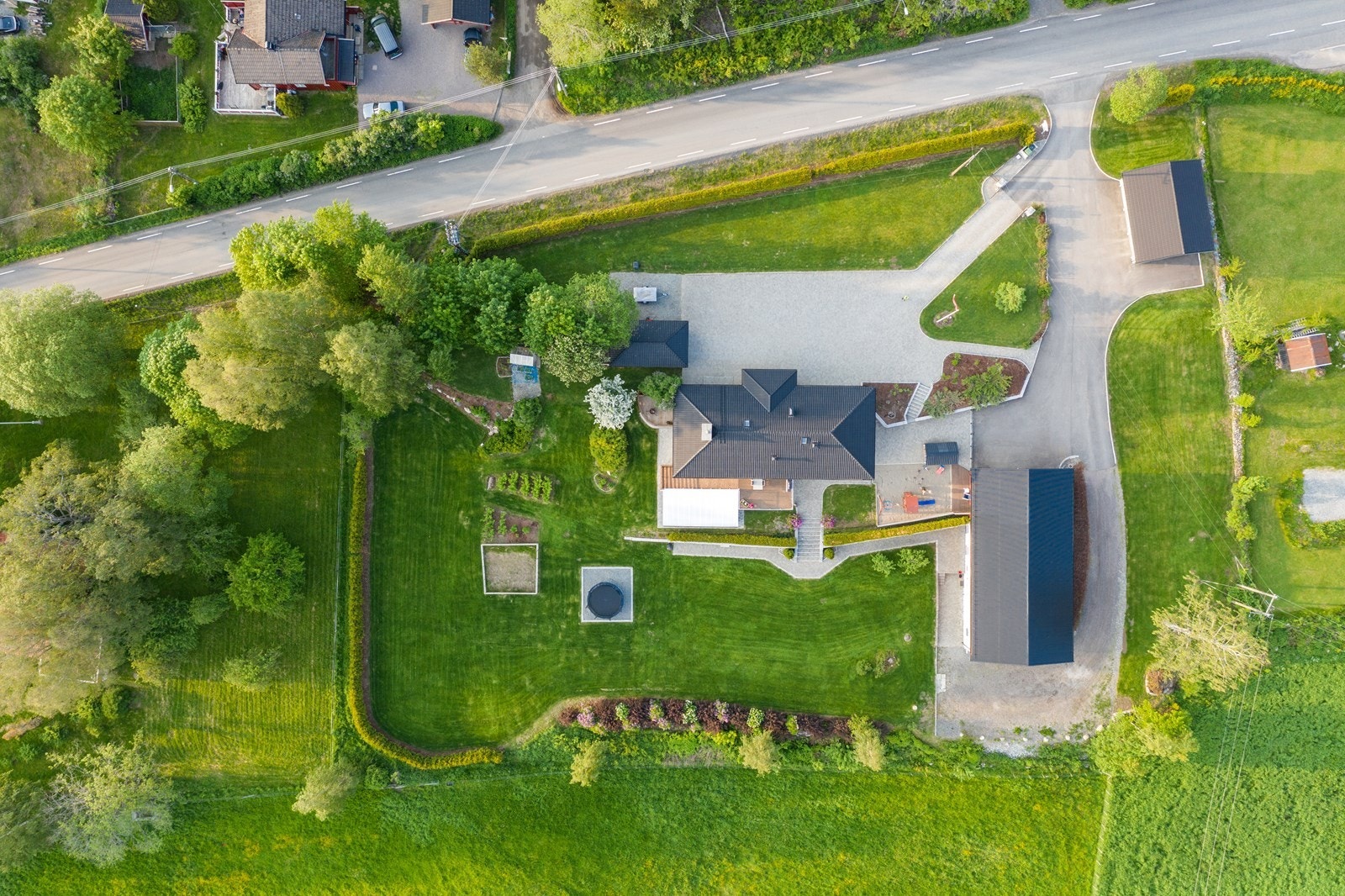 Tomten er på hele 6.679,7 kvm! Galleribilde