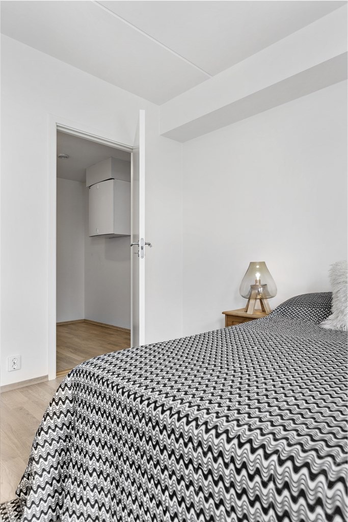 Hovedsoverommet har eget bad og omkledningsrom. Galleribilde