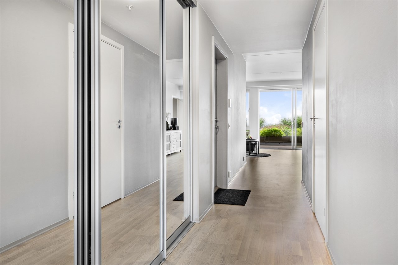 Entreèn gir et godt førsteinntrykk av leiligheten. Galleribilde