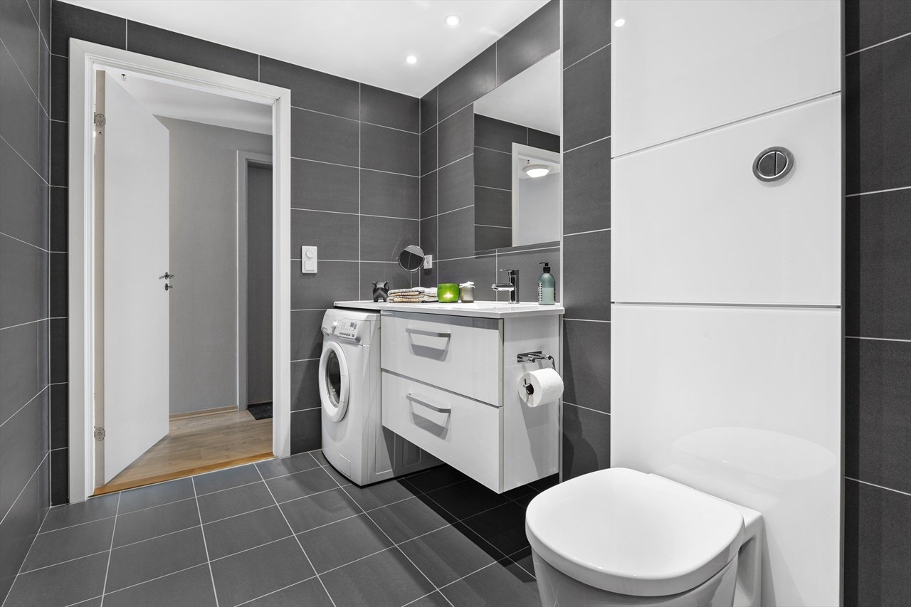 Opplegg for vaskemaskin og tørketrommel. Galleribilde