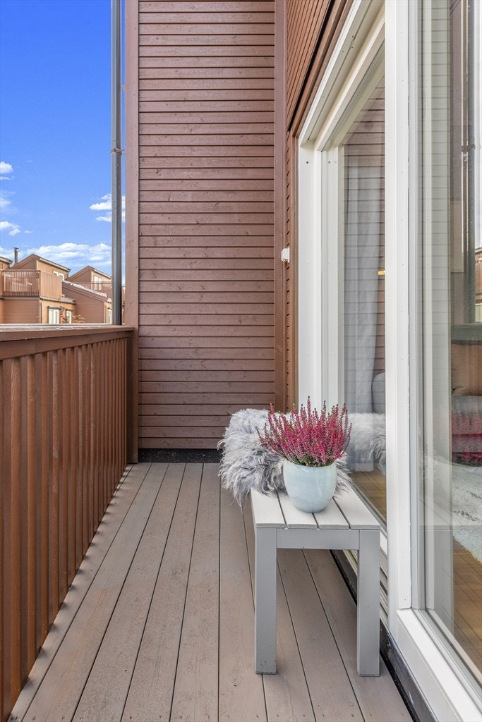 Luftebalkong med utgang fra hovedetasjen. Galleribilde