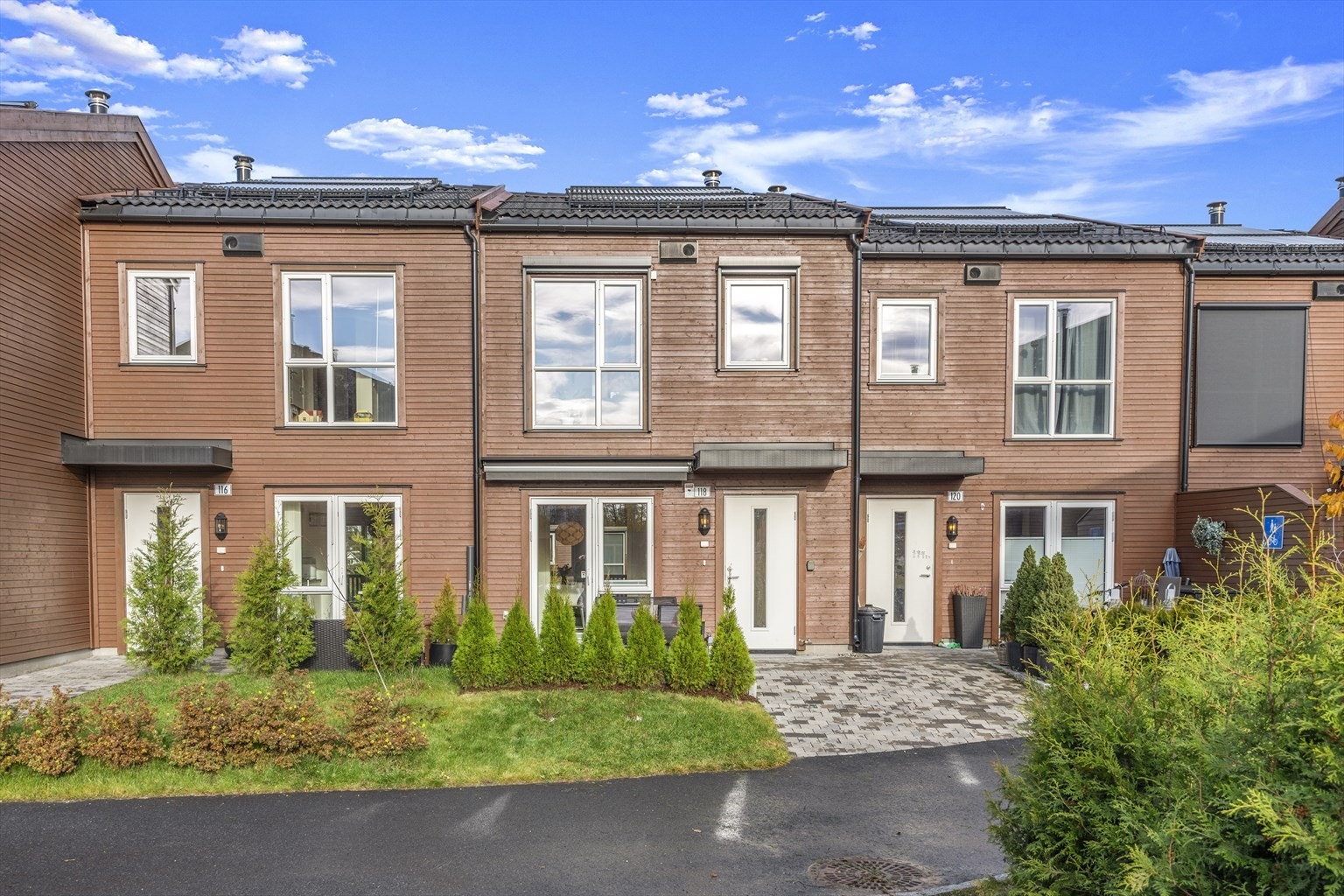 Boligen har adkomst fra et hyggelig inngangsparti. Galleribilde