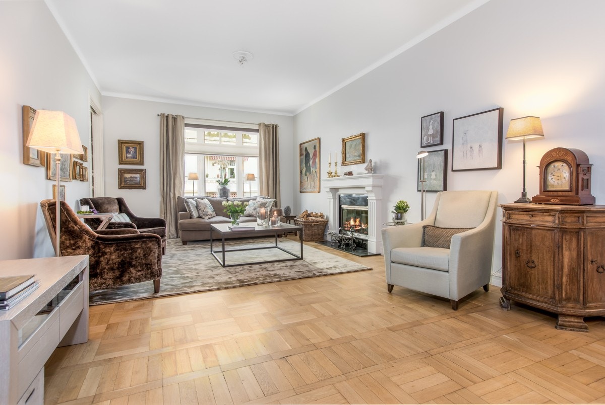 Stor stue med peis Galleribilde