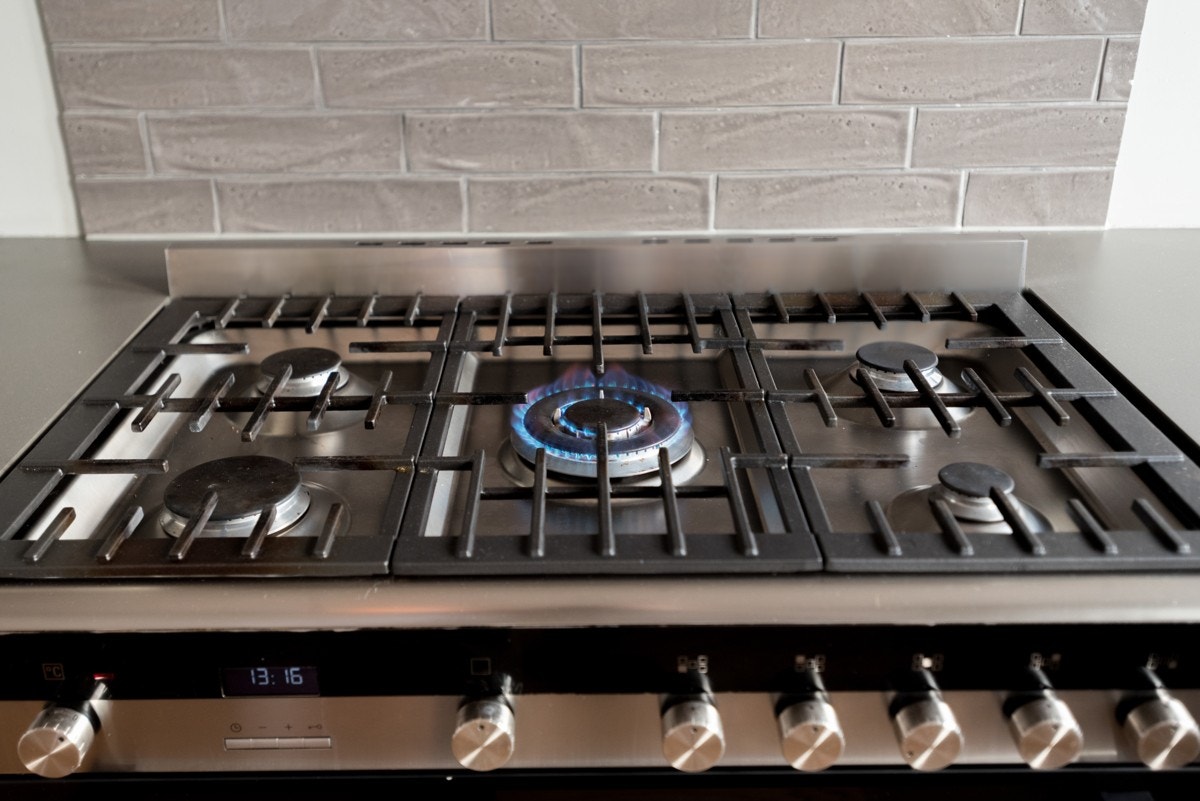 Stor platetopp med gassbluss Galleribilde