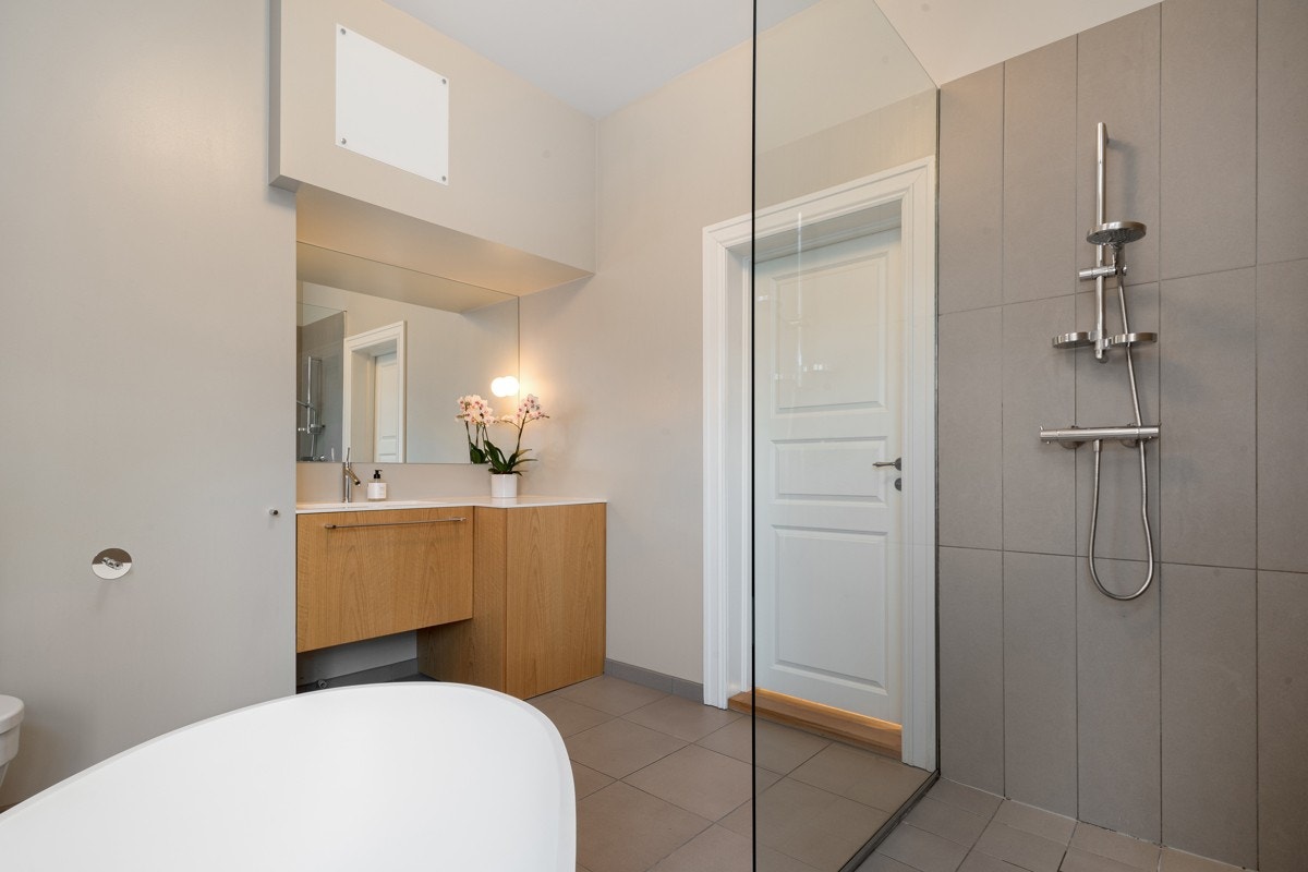 Hovedbadet med skreddersydd innredning Galleribilde