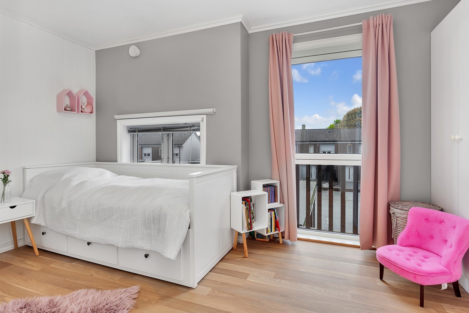 Soverom nr. 2 - kvalitetslaminat på gulv fra 2015 Galleribilde