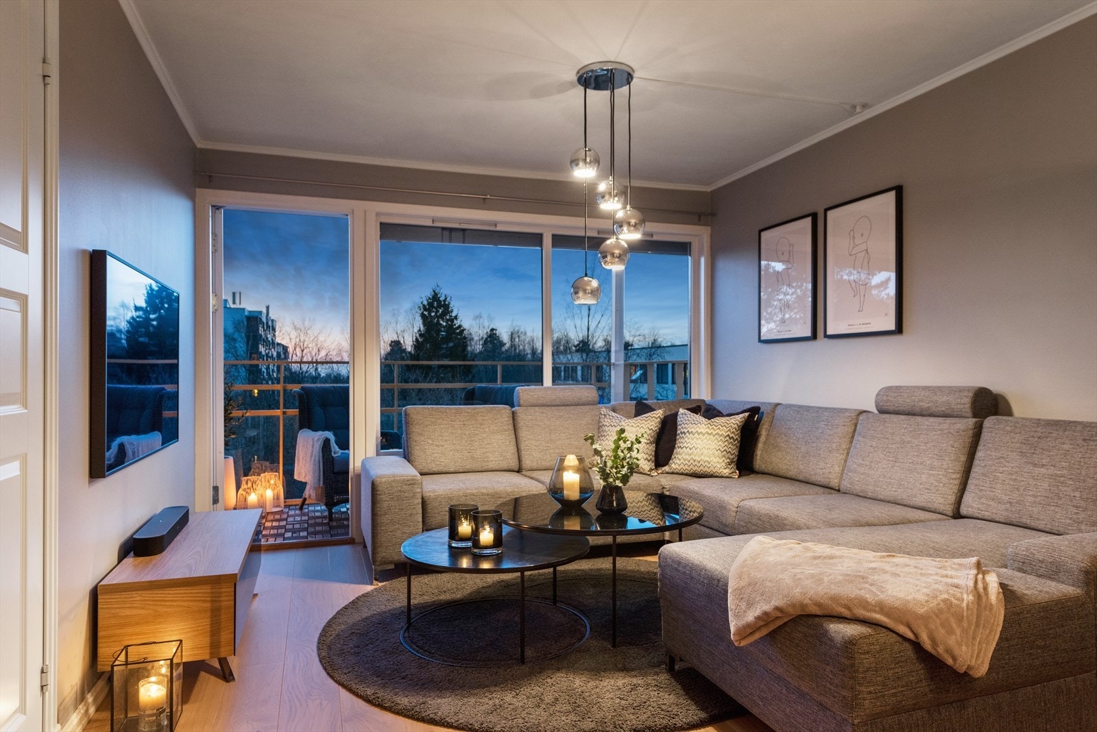 Kveldsstemning i stuen. Galleribilde