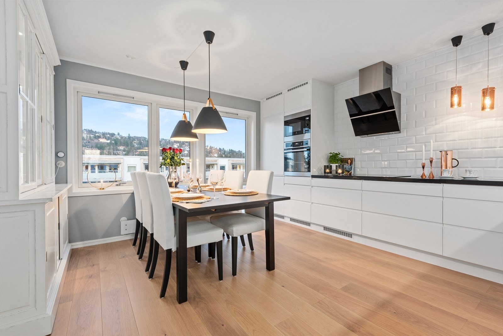 Svært lekkert, moderne og romslig spisekjøkken fra 2017. Galleribilde