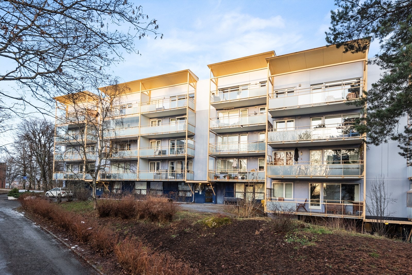 Velkommen til Hovseterveien 102B. Leiligheten ligger flott til i toppetasjen / hjørne- og endeleilighet. Galleribilde