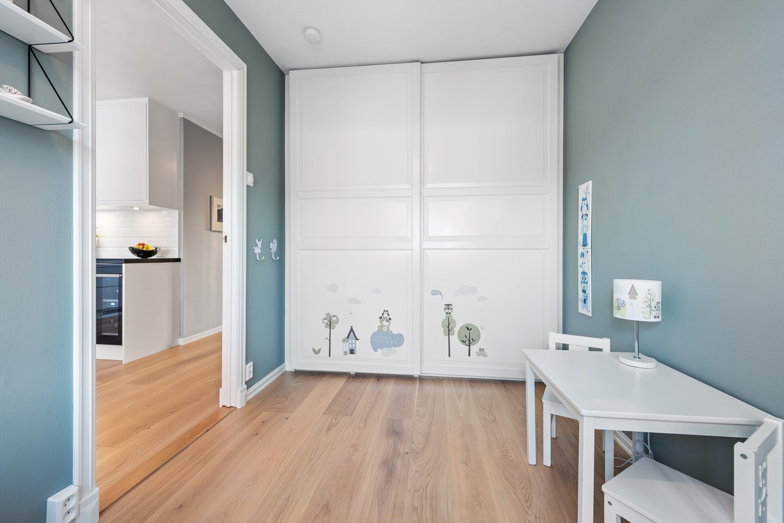 Soverom 2 har skyvedørsgarderobe. Galleribilde