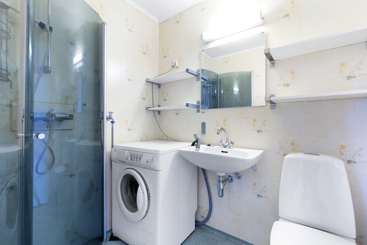 Bad med opplegg for vaskemaskin Galleribilde