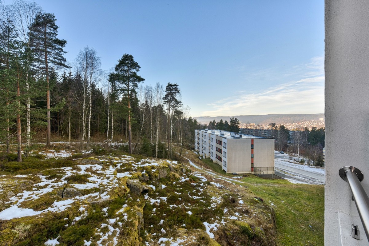 Balkongen ligger forholdsvis usjenert til. Galleribilde