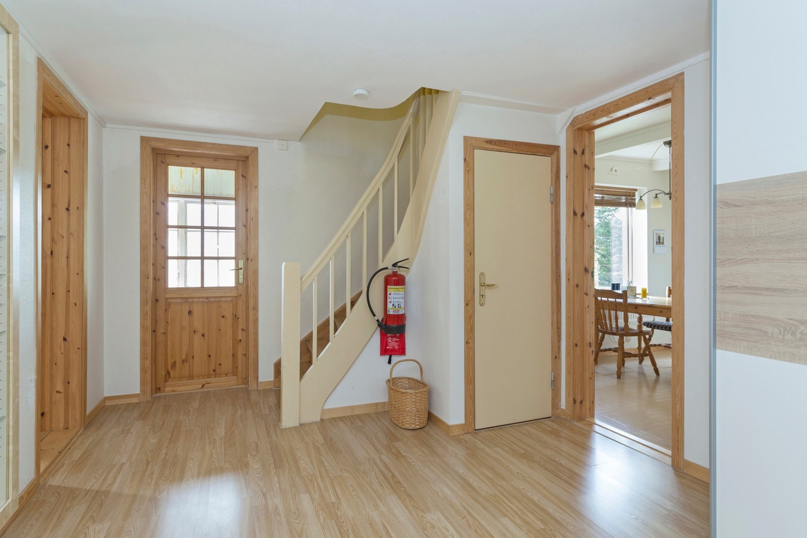 Gang og trapp opp til 2. etasje. Galleribilde