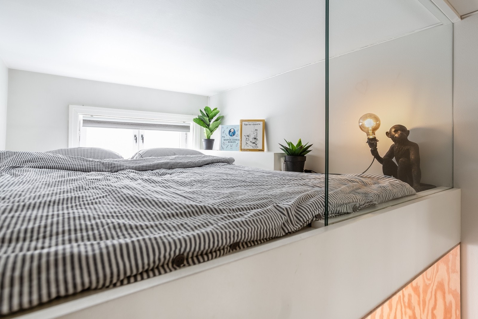 På hemsen er det god plass til dobbeltseng Galleribilde