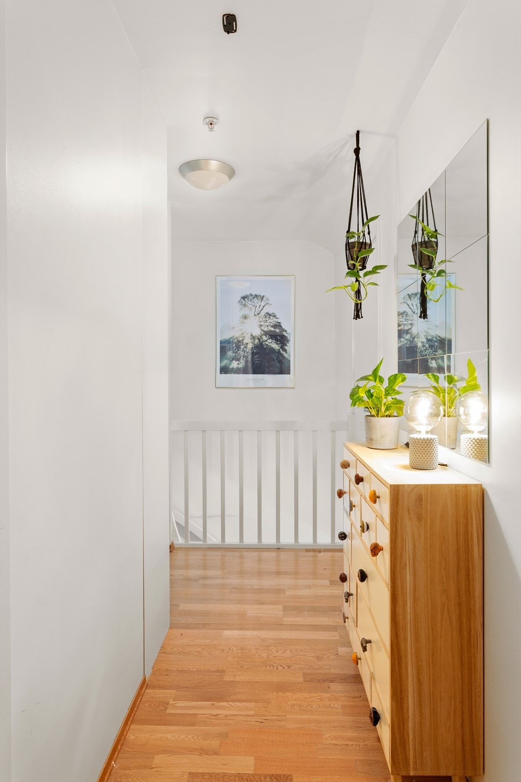 Gang i andre etg. Tilknyttet til alle rom. Galleribilde