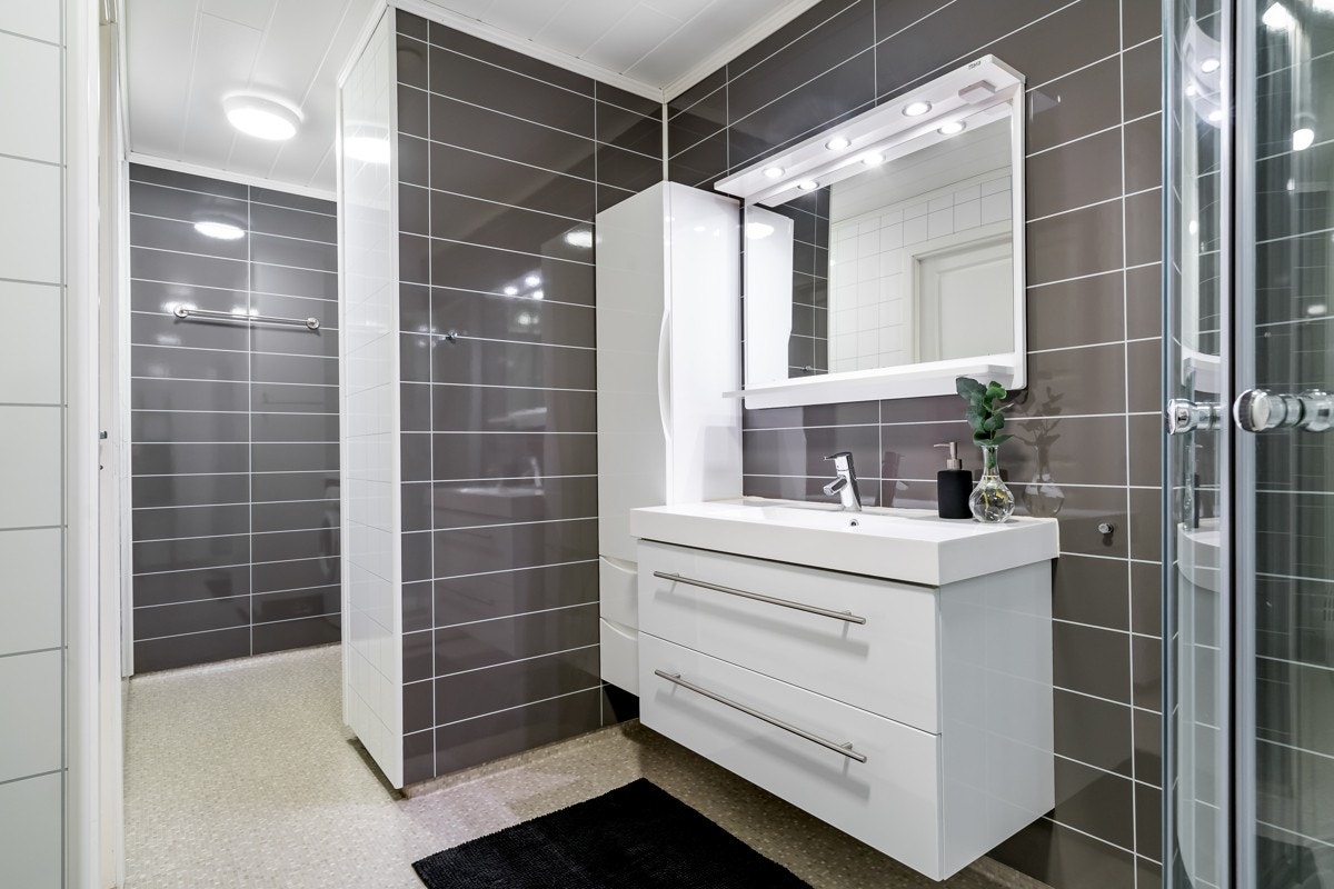 Badet er på 9,5 kvm, og ble oppgradert i 2013 og med moderne innredninger og utstyr. Galleribilde