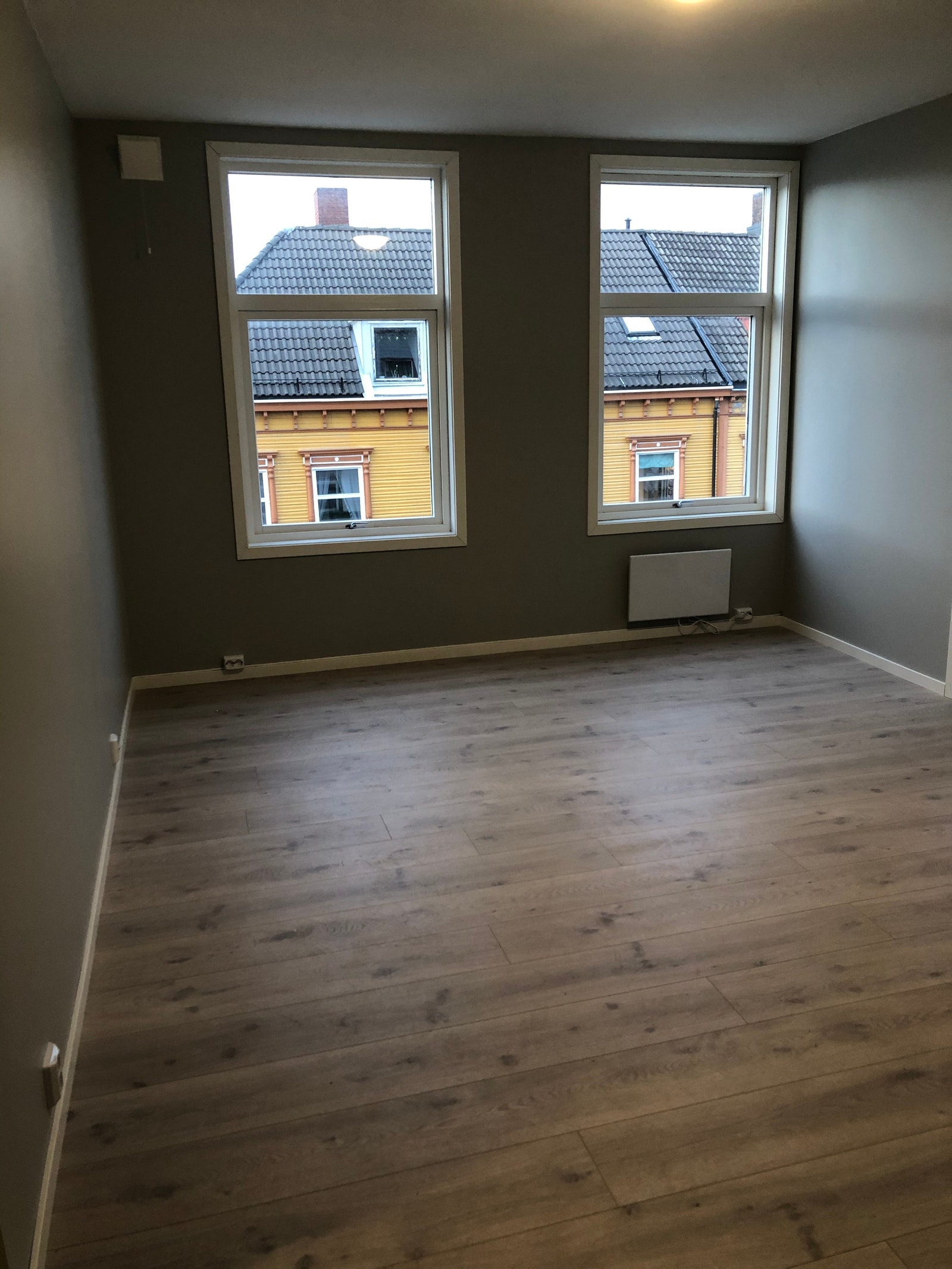 Stue sett fra kjøkken. Galleribilde