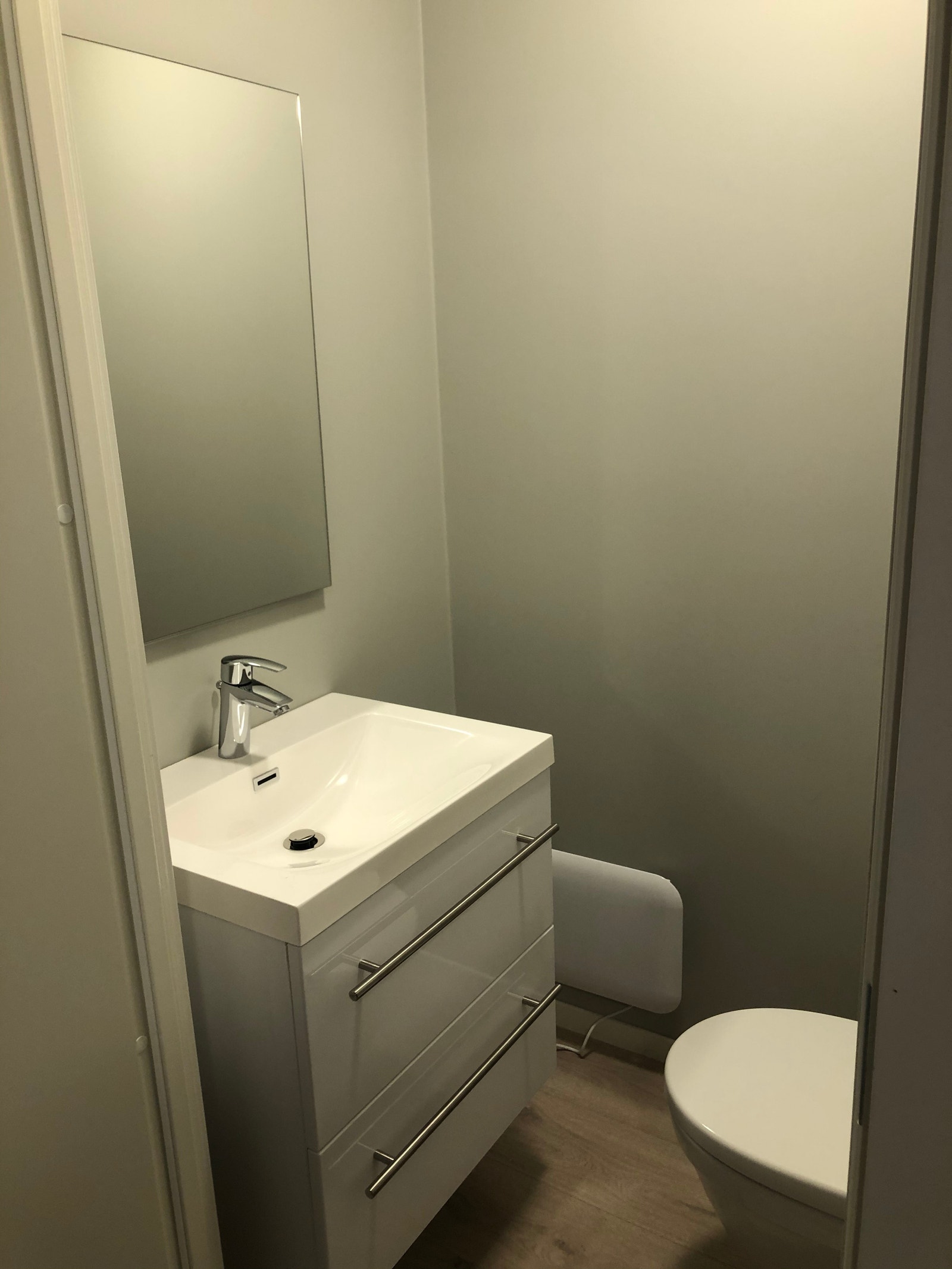 Separat toalettrom ved kjøkken. Galleribilde