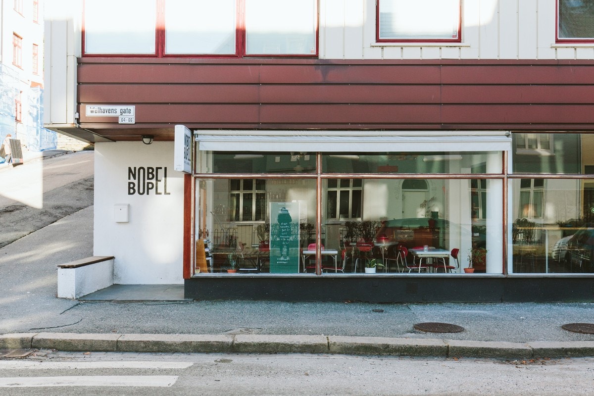 Populære Nobel Bopel finner du rett opp gaten fra leiligheten. Galleribilde