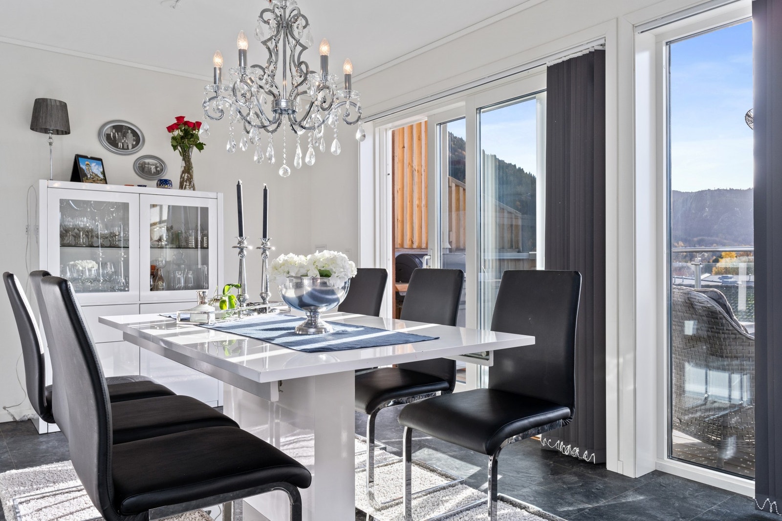 God plass til langbord Galleribilde