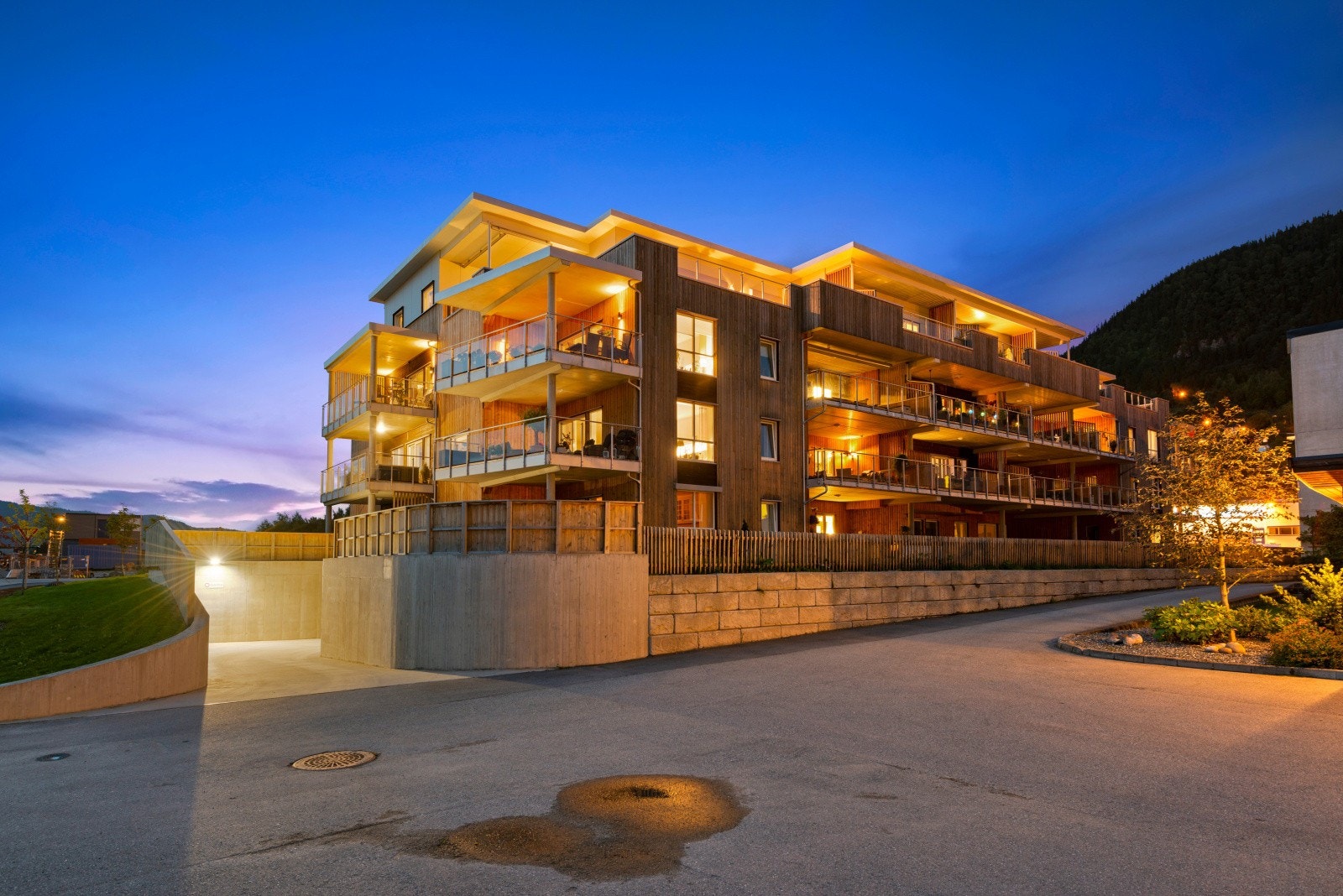 Parkering i parkeringskjeller Galleribilde