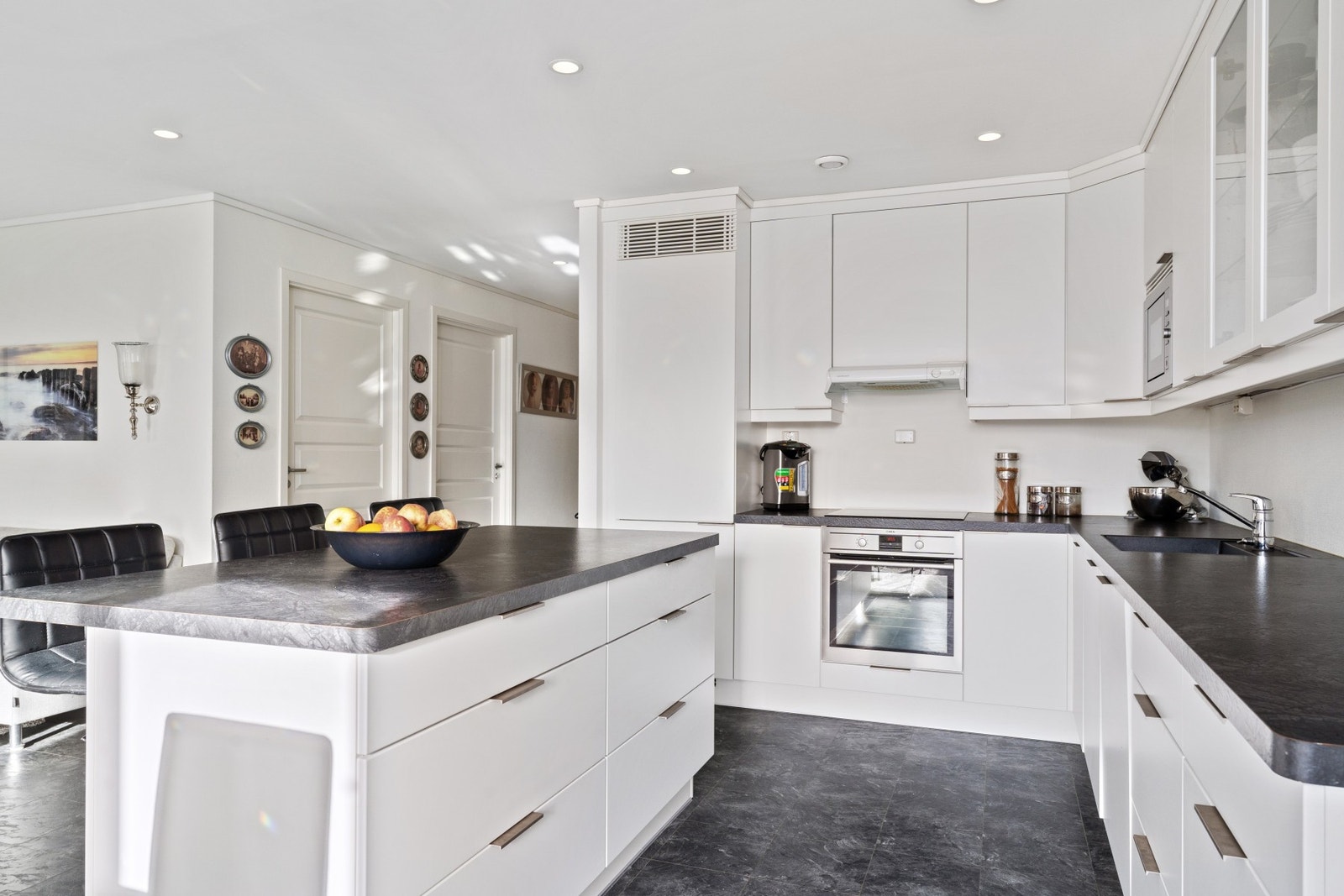 God benke- og skapplass Galleribilde