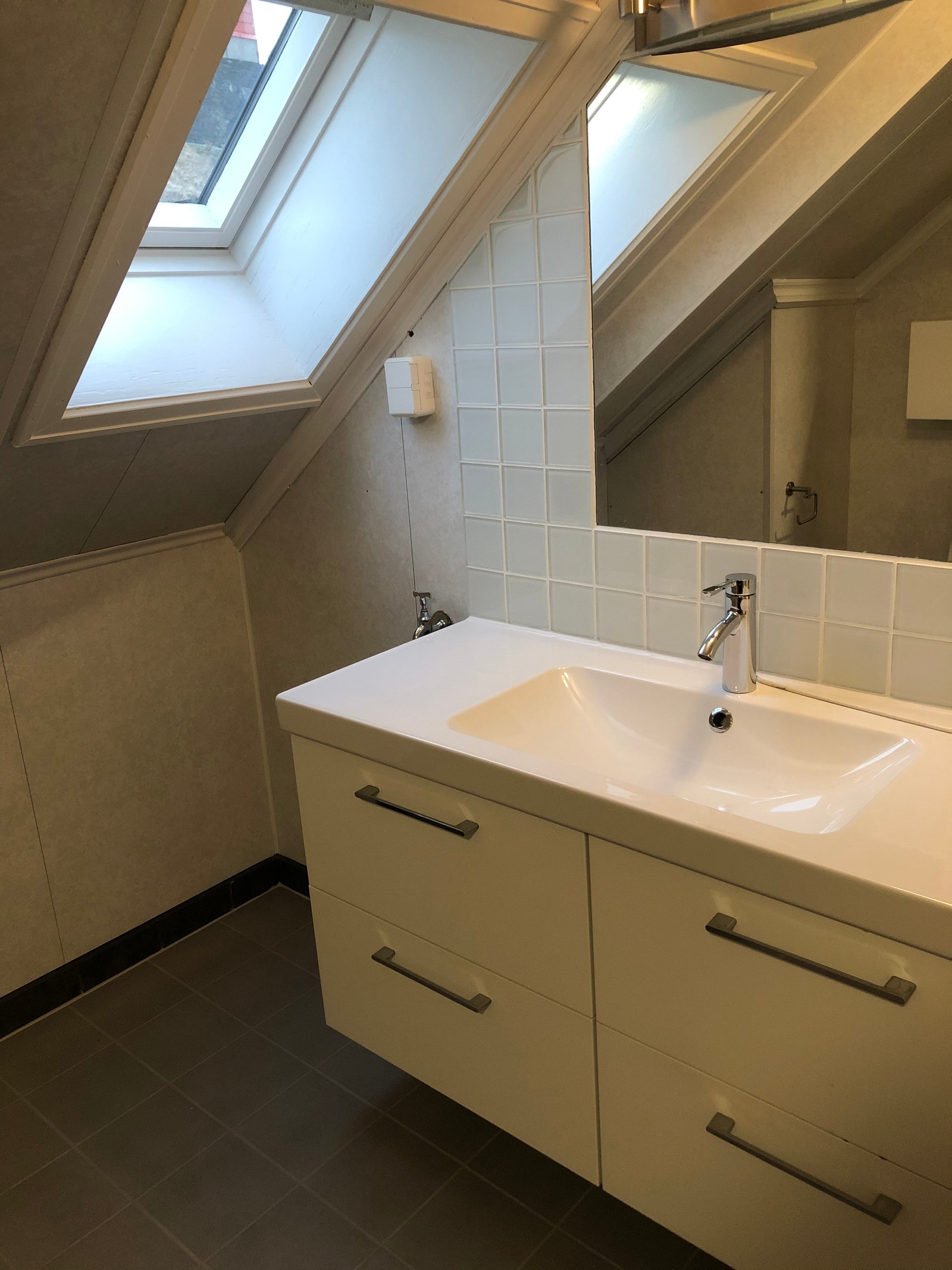 Bad. Vaskemaskin skal installeres til venstre for servanten. Galleribilde