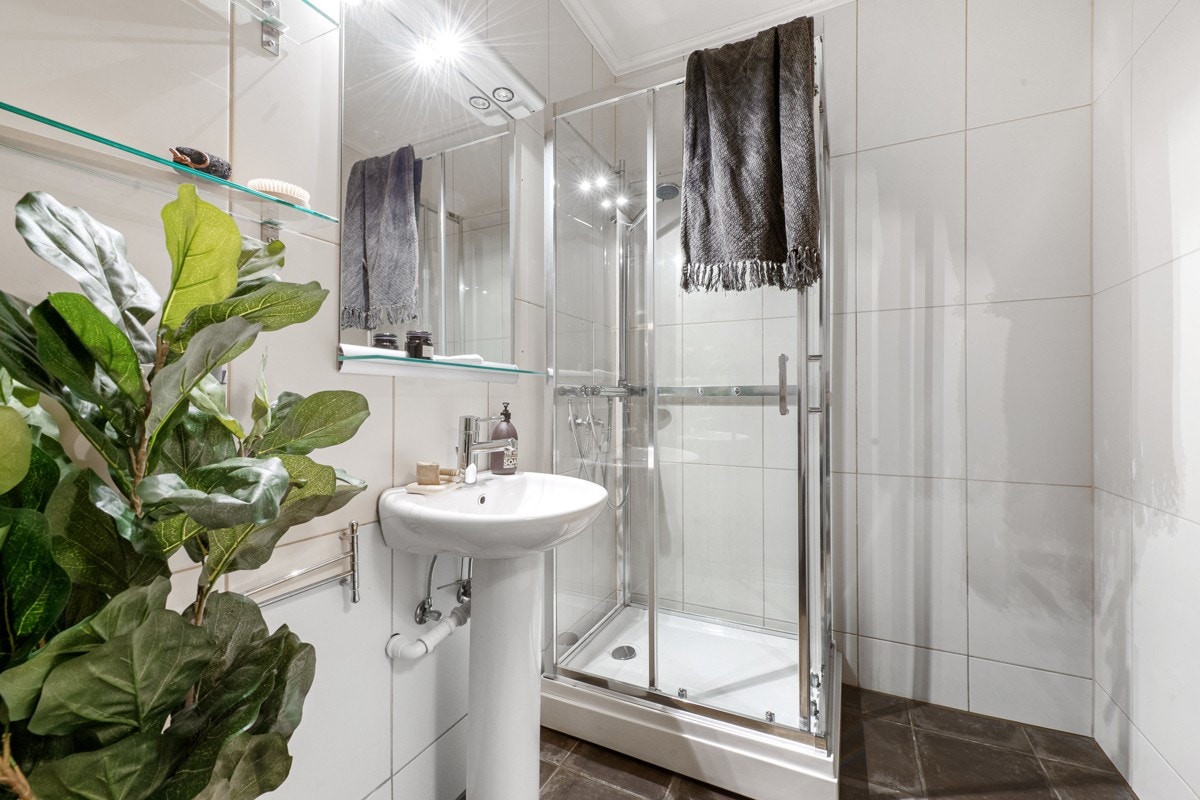 - Varmekabler i gulv. Avtrekksventil i himling (ny i 2018, utført av fagfolk) - Galleribilde