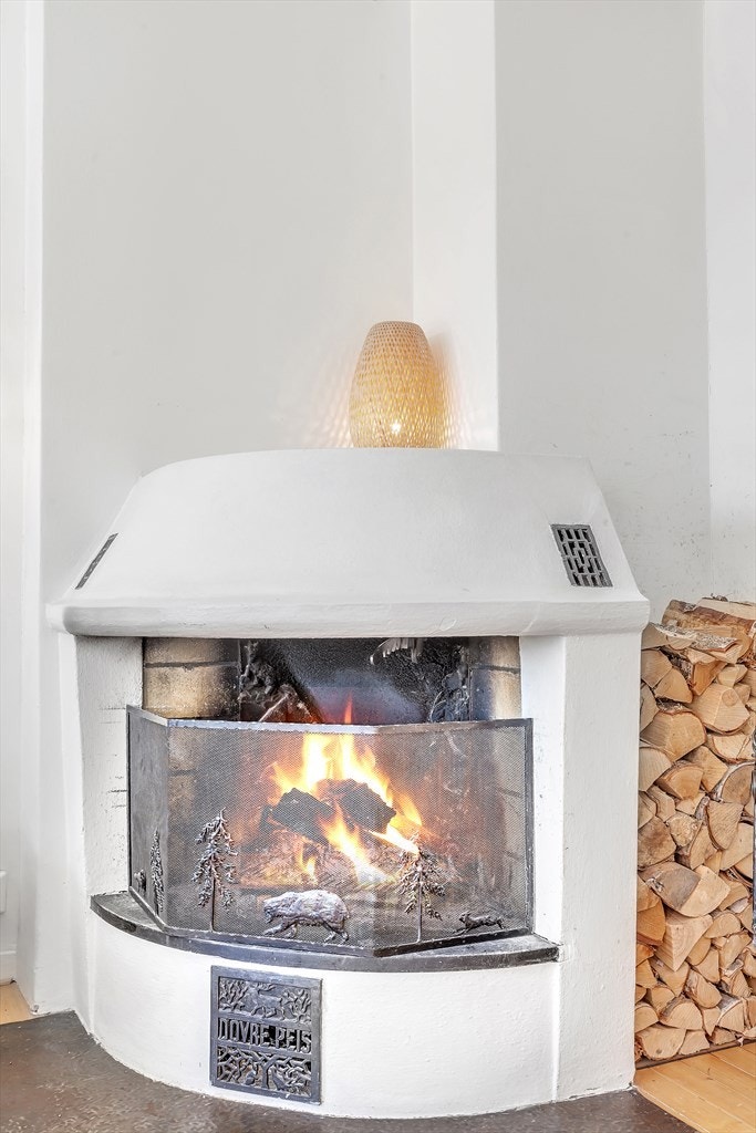 Murt gruepeis på stuen med god trekk. Galleribilde