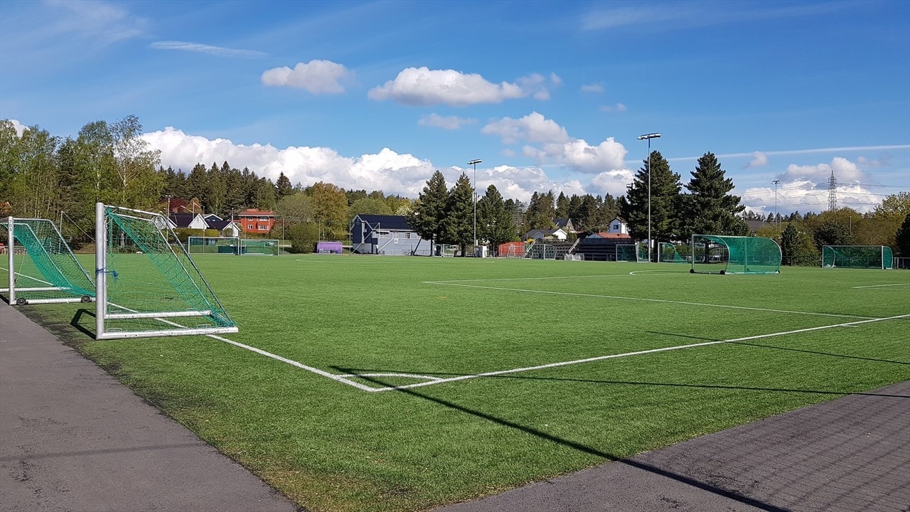 Få minutter gange fra boligen ligger den lokale løkka - Korsvollbanen hvor det er storoppgjør ukentlig. Galleribilde