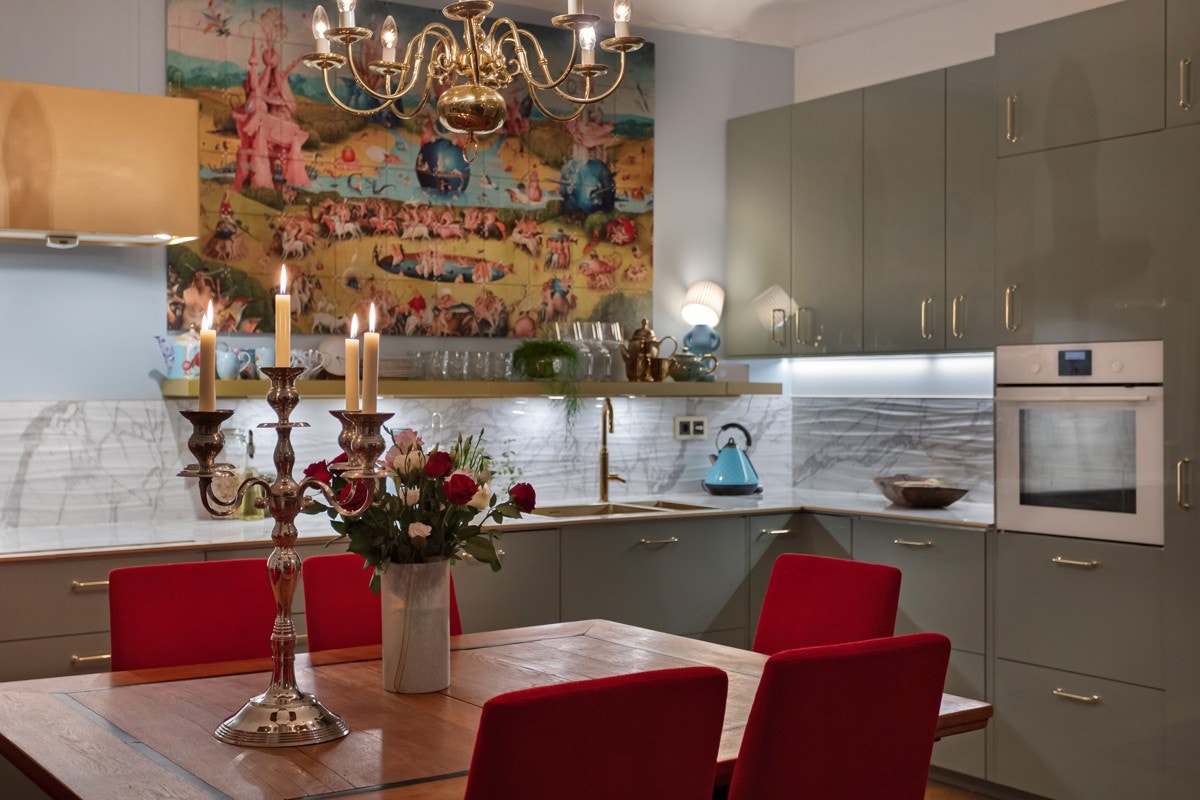 Kjøkkenet er velutstyrt med flotte detaljer. Galleribilde