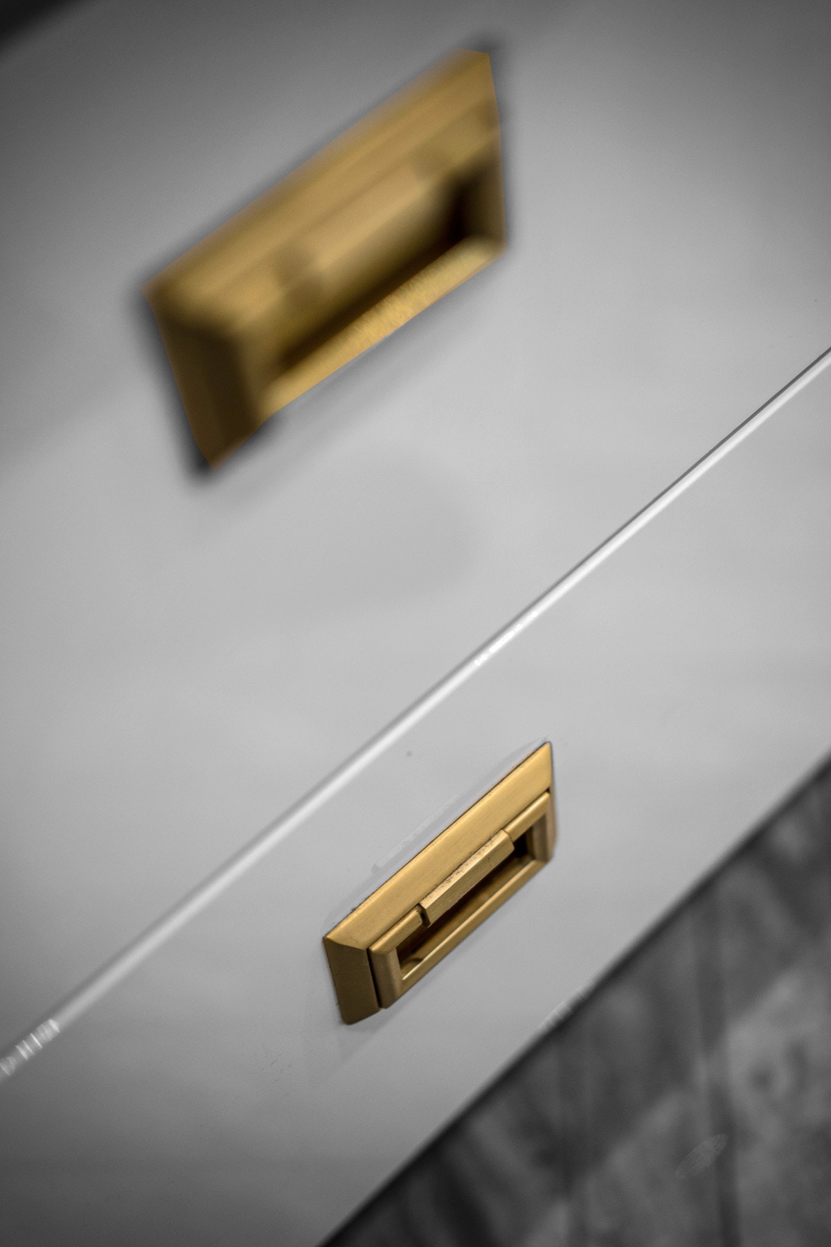 Badet har lekre detaljer i messing og et eksklusivt materialbruk. Galleribilde