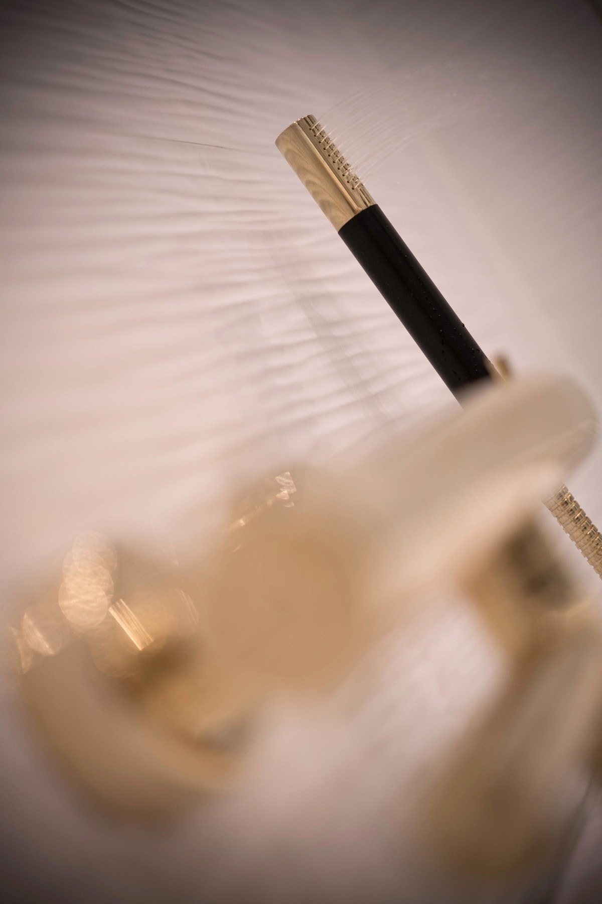 Moderne detaljer i messing. Galleribilde