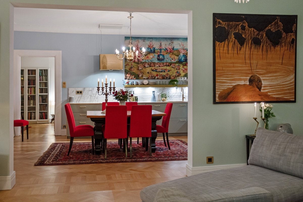 Hjørnestue og spisekjøkken ligger i flukt. Galleribilde