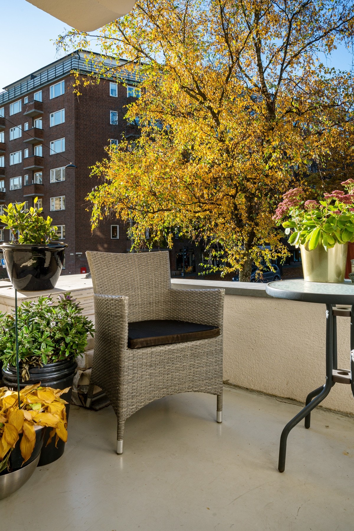 Vestvendt balkong på 6 kvm med gode solforhold. Galleribilde