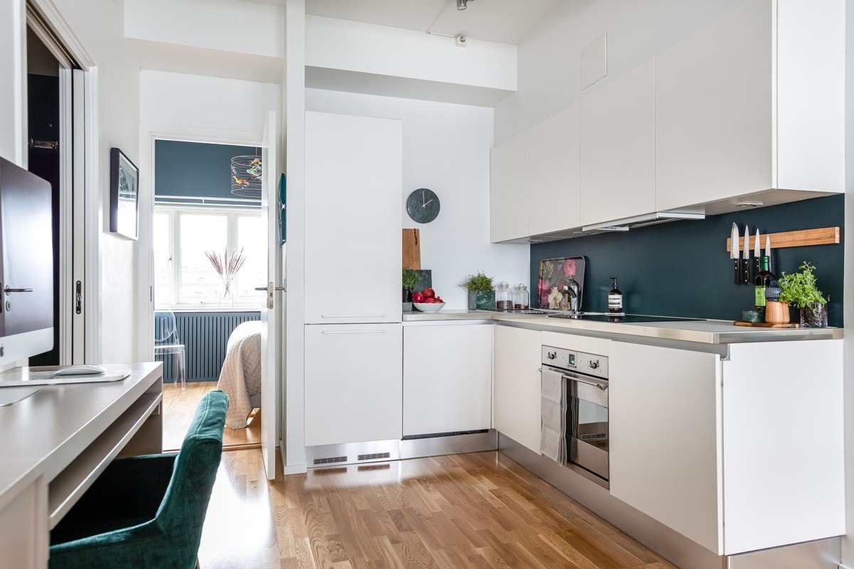 Integrert platetopp, stekeovn, oppvaskmaskin og kjøle-/fryseskap Galleribilde