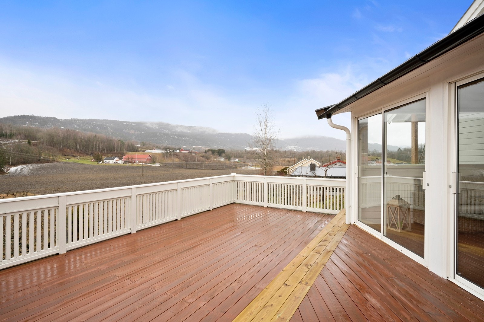 Solrik og usjenert terrasse Galleribilde