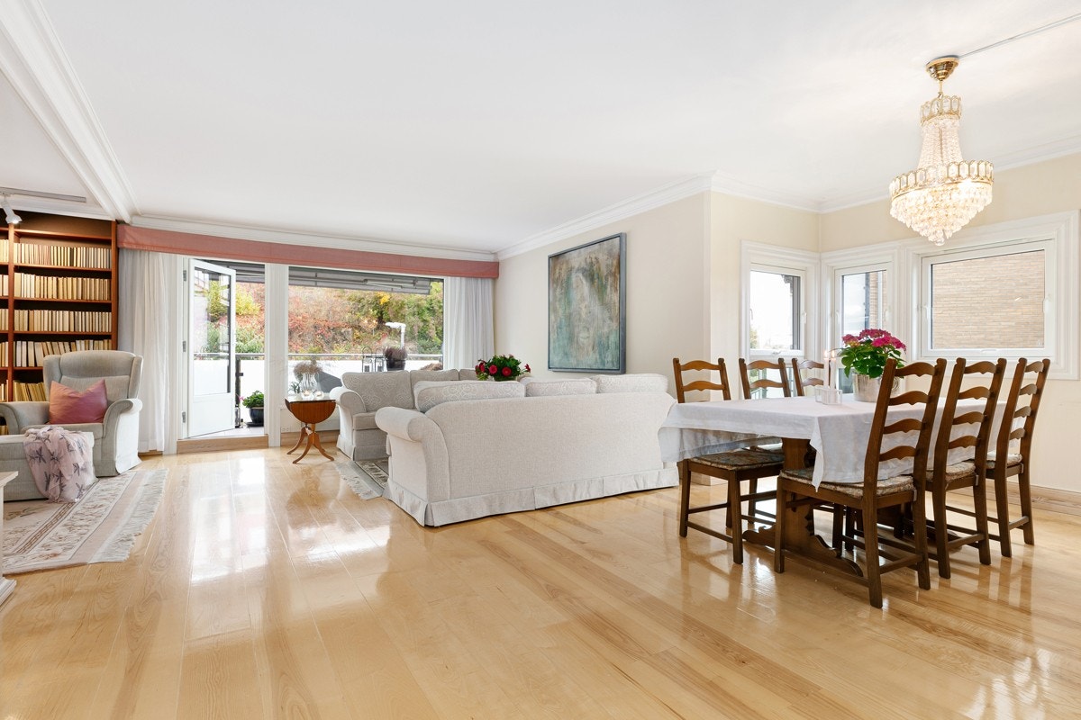 Flott hjørneleilighet med store vindusflater. Galleribilde