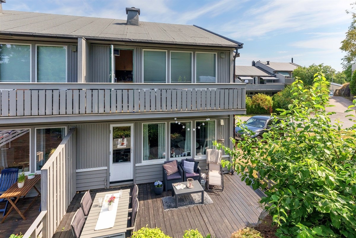 Fasade - Bakside Galleribilde