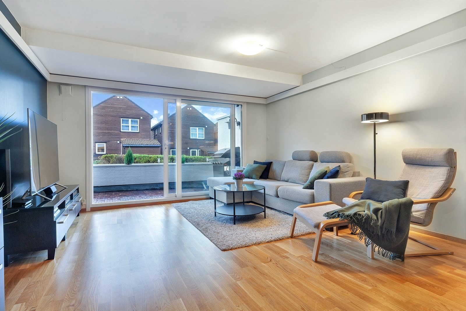 Notar v/Lillian Tunge har fått for salg en kjekk leilighet i Tennisveien 5! Galleribilde