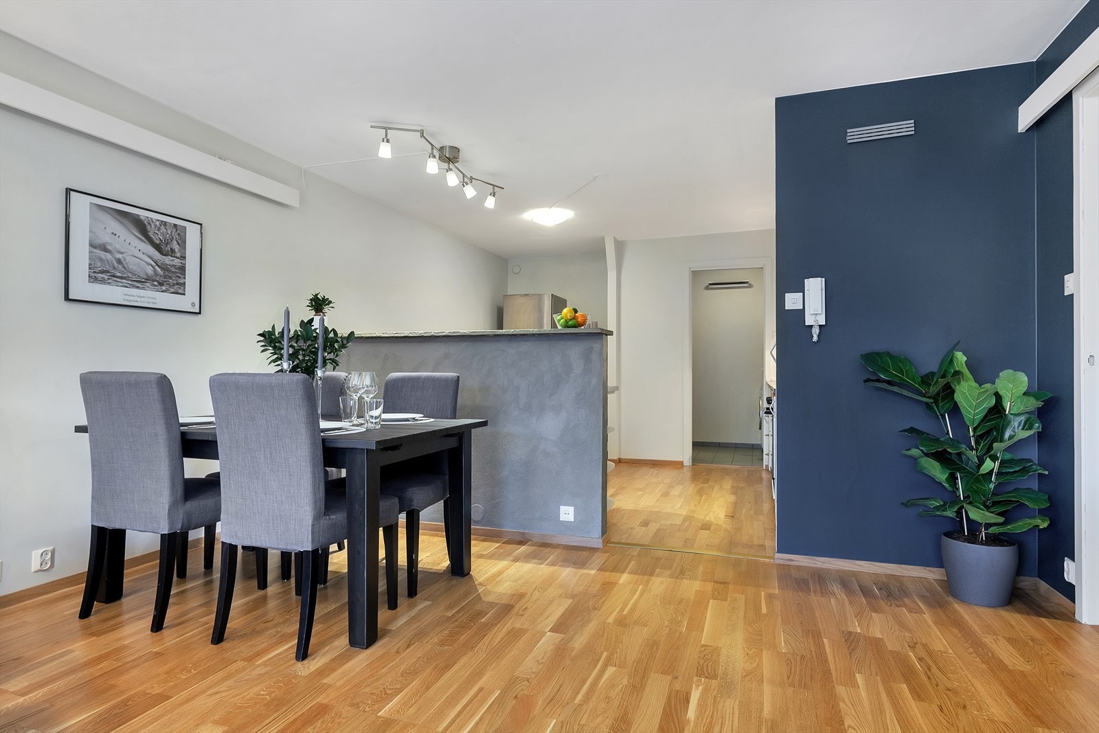 Den åpne løsningen gir en meget god romfølelse Galleribilde