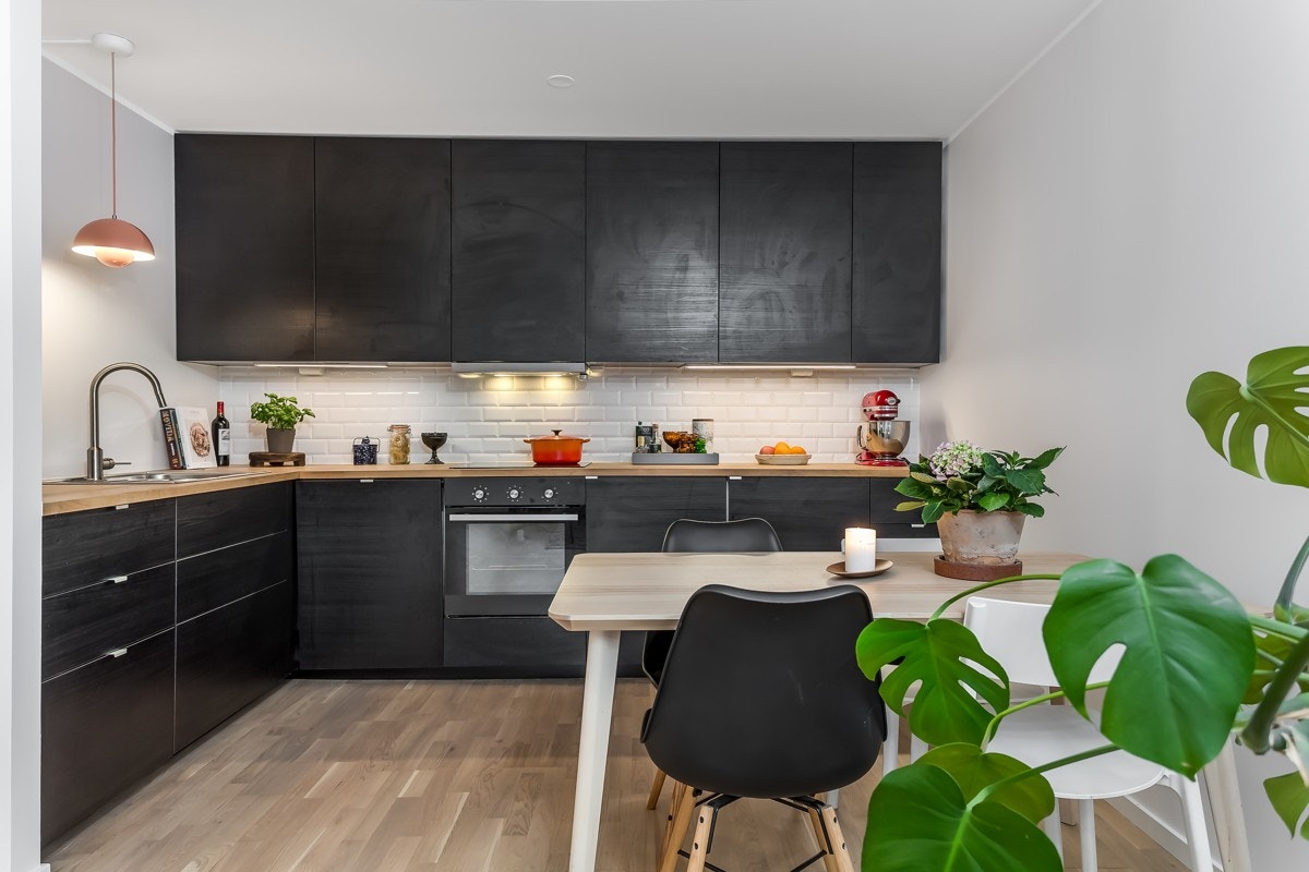 Nydelig kjøkken med hyggelig sitteplass Galleribilde