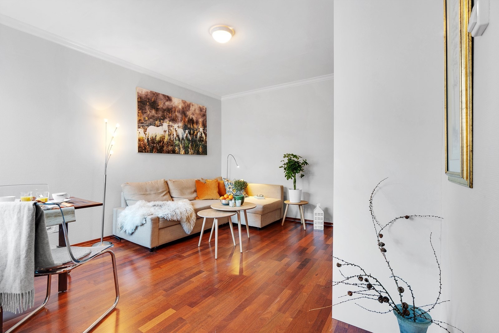 Stue med åpen kjøkkenløsning Galleribilde