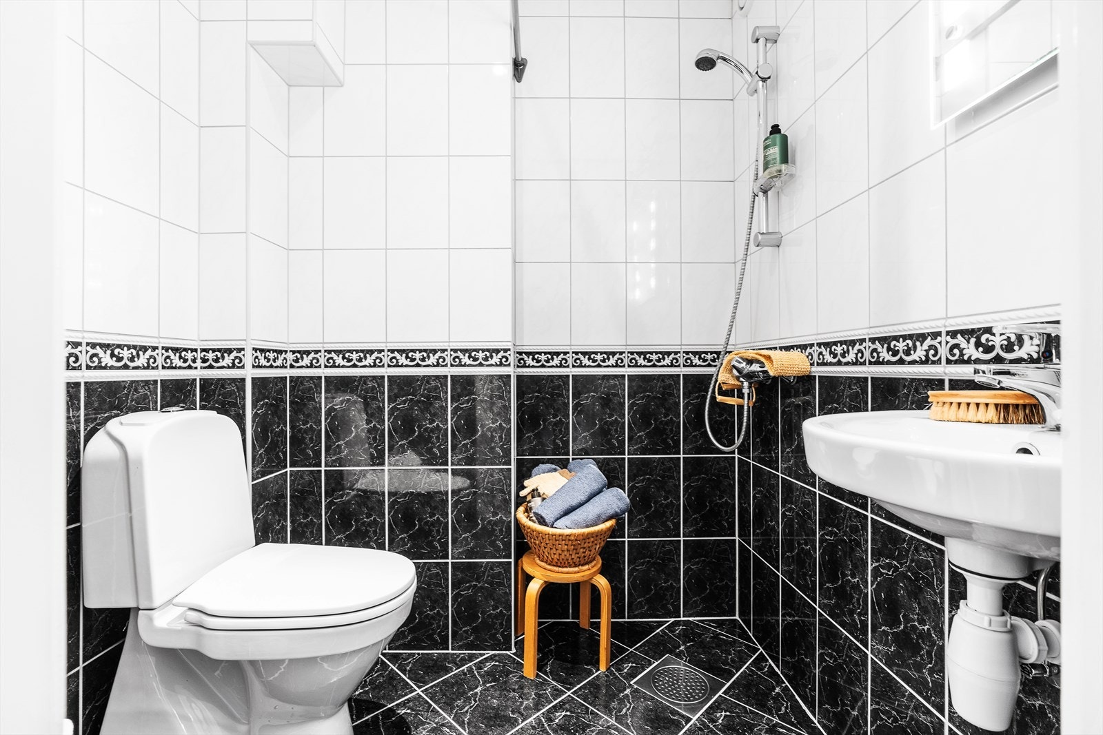 Helflist bad med opplegg for vaskemaskin! Galleribilde