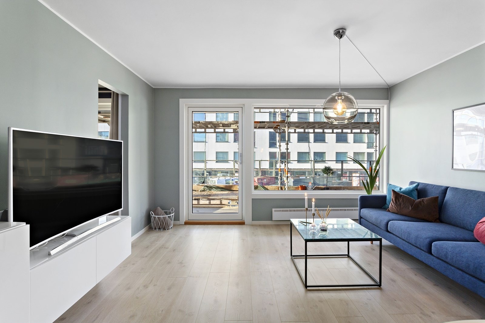 Leiligheten har en arealeffektiv planløsning med lyse og fine toner! Dette er en leilighet du kan flytte rett inn i Galleribilde