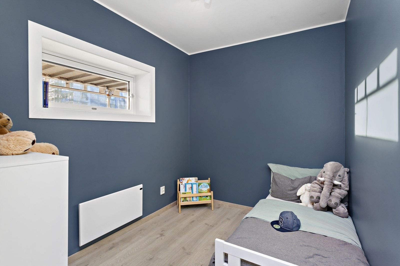 Soverom 2 passer perfekt som barnerom/gjesterom/kontor Galleribilde